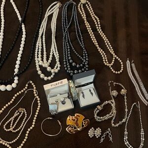 Unique Vintage Black and White Pearl Necklace Set